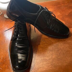 Johnston and Murphy patent leather dress shoe